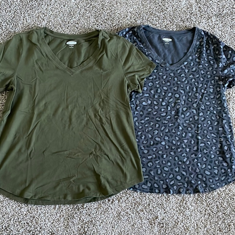 2 Old Navy t shirts